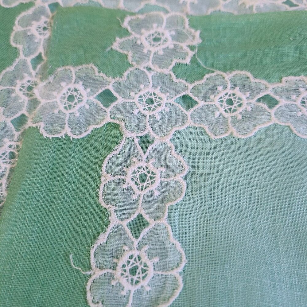 Vintage Green Linen Napkins Doilies White Floral Lace Embroidery Set Of 6 - Picture 2 of 10